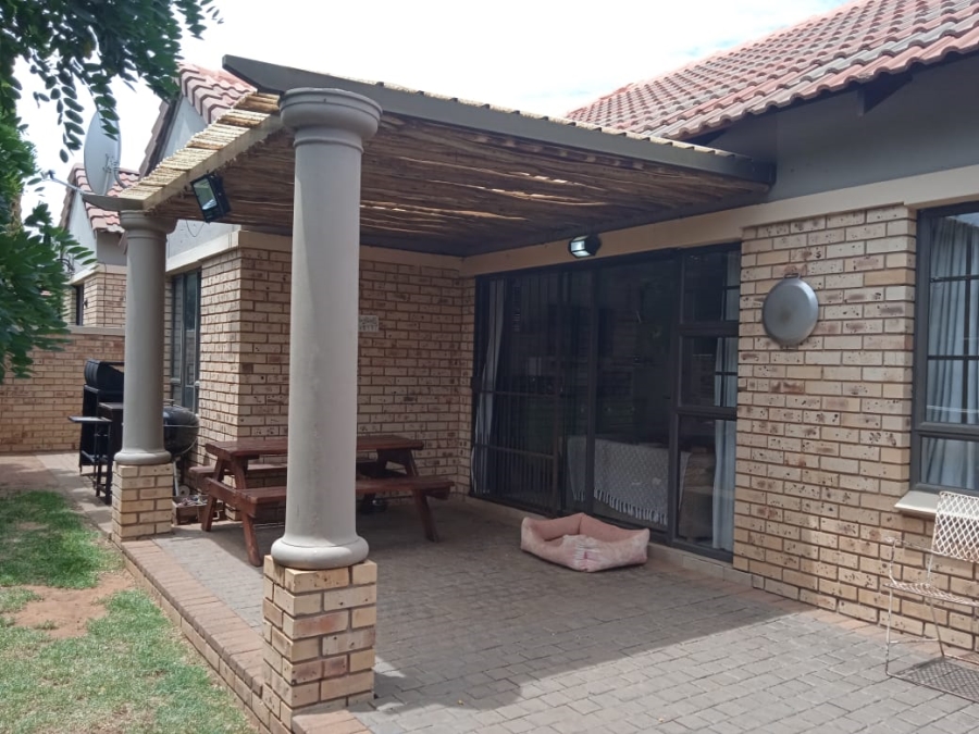 2 Bedroom Property for Sale in Vredenhof Sh Free State